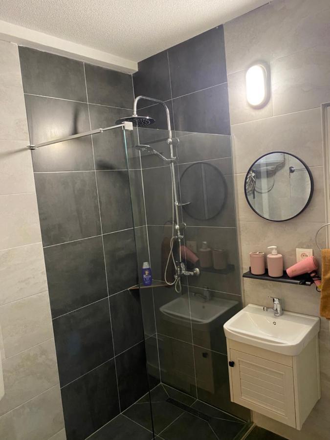פריזרן Zani Hostel מראה חיצוני תמונה