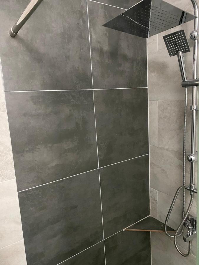 פריזרן Zani Hostel מראה חיצוני תמונה